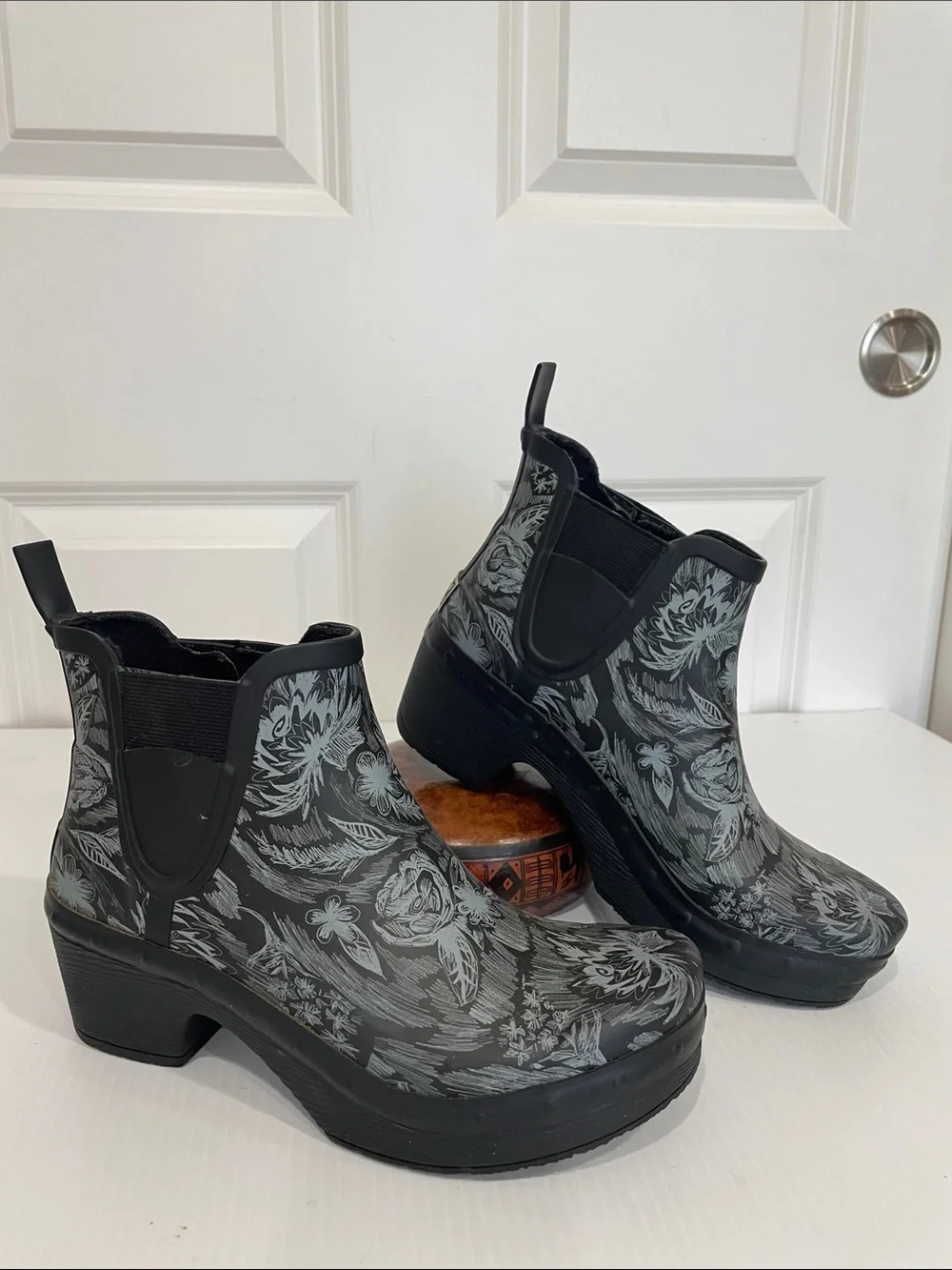 Dansko Rosa Rain Boots Size EU 38 US 7.5 Rubber Gray Floral Black